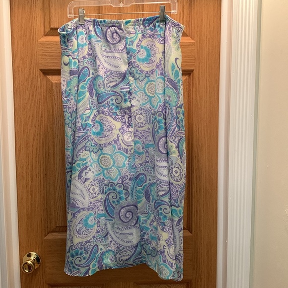 Long modest Dress Barn paisley skirt with soft spring colors - Picture 2 of 8